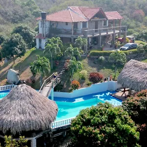 Hotel Beyonda, El Curval